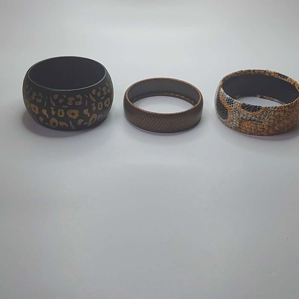 3 fashion bracelets EUC